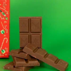 Montezumas Milk Chocolate Candy Cane Crunchy Peppermint Bar 90g